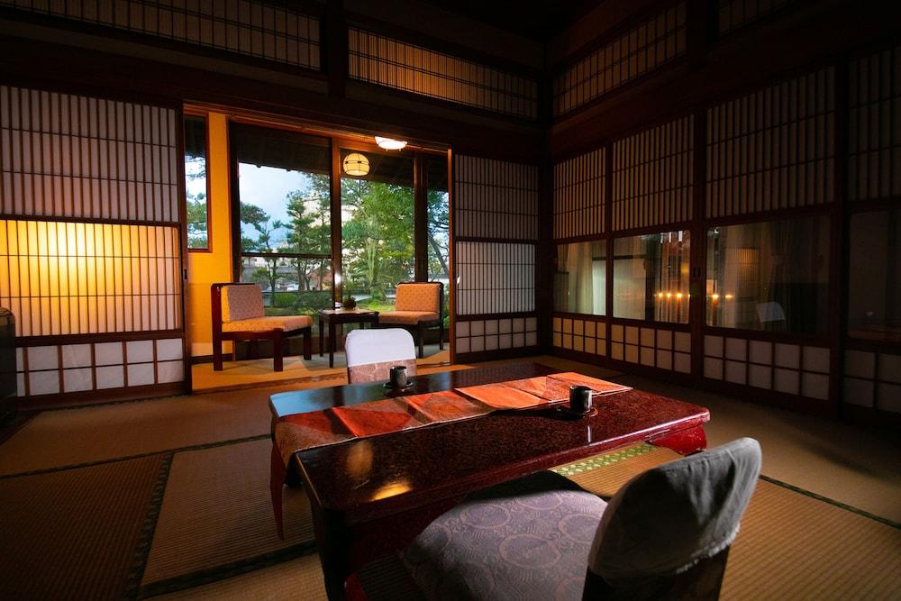 Ryokan Wataya Карацу Екстериор снимка