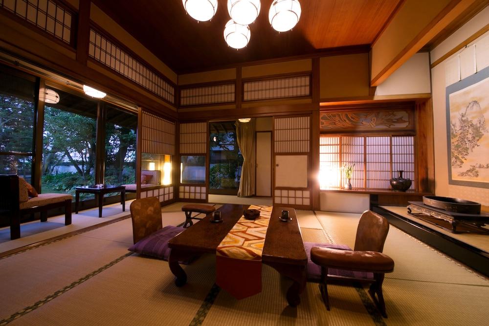 Ryokan Wataya Карацу Екстериор снимка